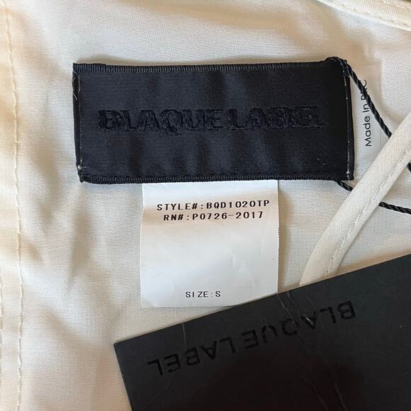 Blaque Label Cold Shoulder Top *NWT w/flaw* Off-White High Neck Trumpet Sleeve - Picture 9 of 11